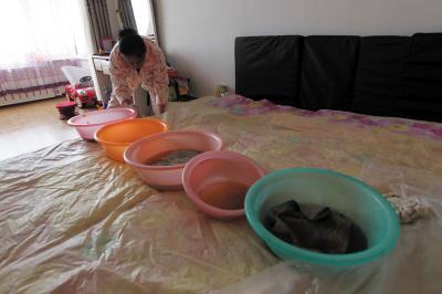 洮南楼上漏水，住户失联，小区没物管，业主维权难！律师来支招……